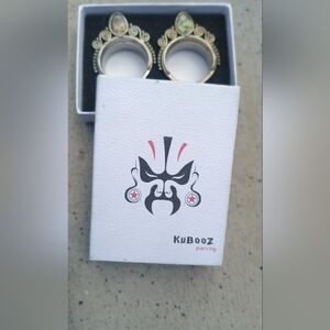 TBOSEN 2PCS Stainless Steel Ear Gauges Vintage Engraving Ear Tunnels Stretching